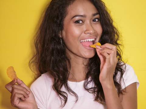 girl eating chips