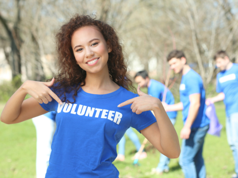 teen volunteer