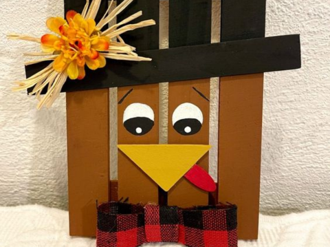 Turkey craft made out of a wood pallet