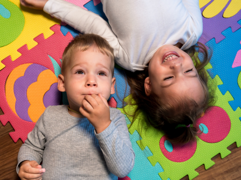 kids on playmat